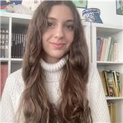 Estudiante con el título del First por Cambridge y Advance en IELTS